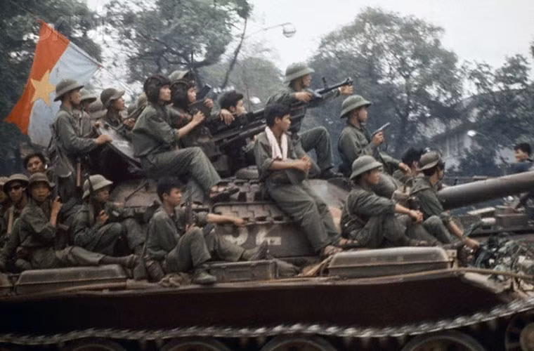 Xe tăng T-54 là một trong những “mũi tên thép” chủ lực của quân giải phóng đã đập tan mọi tuyến phòng ngự của Quân đội Sài Gòn. Nguồn ảnh: Tư liệu