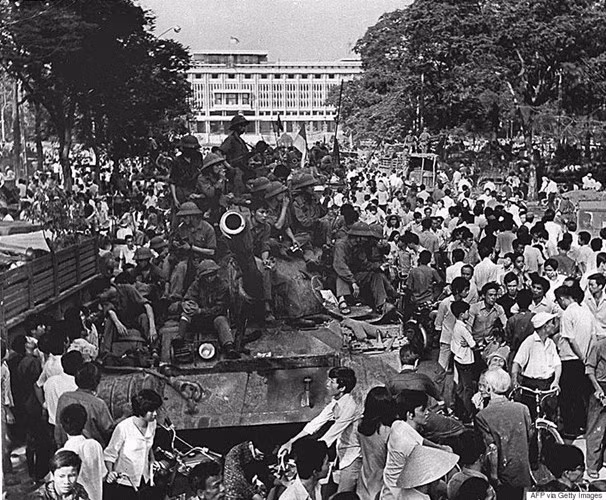 “Tắc đường” trước Dinh Độc Lập ngày 30/4/1975. Nguồn ảnh: Tư liệu