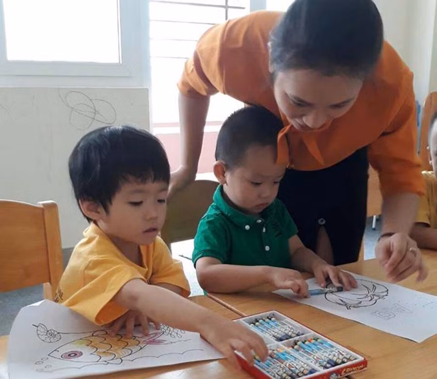Các bé tham gia học lớp Tiếng anh ở lớp mầm non quốc tế song ngữ. Ảnh: Bảo Lam Các bé tham gia học lớp Tiếng anh ở lớp mầm non quốc tế song ngữ. Ảnh: Bảo Lam