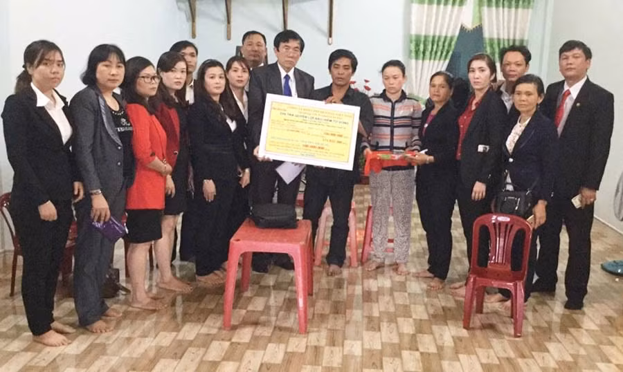  Prudential chi trả quyền lợi bảo hiểm cho học sinh tử vong tại Gia Lai (Ảnh do công ty cung cấp)