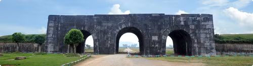 Cổng Nam thành nhà Hồ.