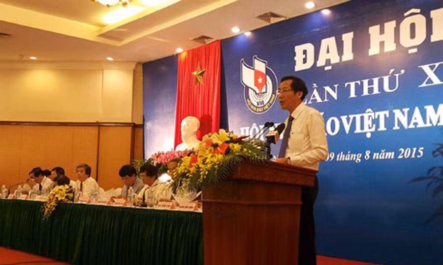  Đồng chí Thuận Hữu-Chủ tịch Hội Nhà báo Việt Nam phát biểu khai mạc Đại hội X. Ảnh: Ngọc Lành