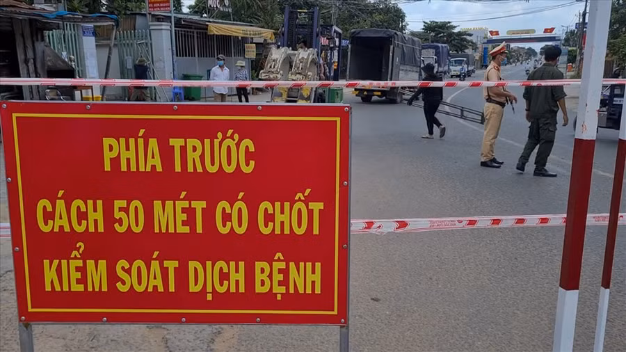 Chốt kiểm soát dịch bệnh ở thị xã Tân Uyên.