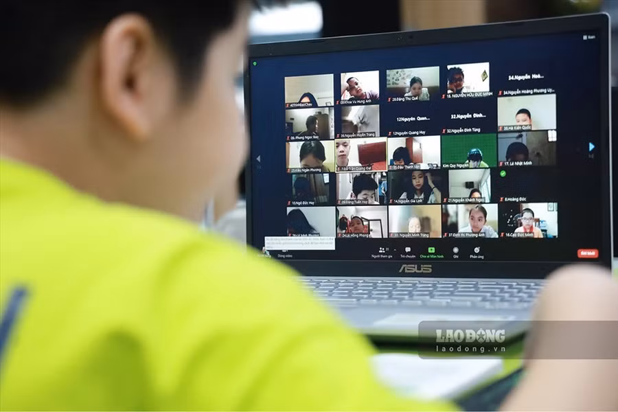 Sự cố cáp quang biển diễn ra đúng thời điểm cao điểm học trực tuyến tại nhiều địa phương trong cả nước. Ảnh: Hải Nguyễn.