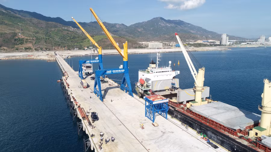 Một cảng biển tổng hợp tại Khánh Hòa đi vào hoạt động. Ảnh: Hiền Lương
