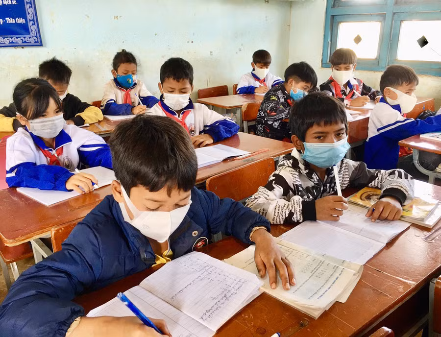  Học bán trú tại điểm trường chính giúp học sinh tập trung hơn, góp phần nâng cao chất lượng giáo dục. Ảnh: Phương Linh