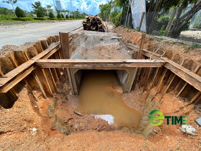 một điểm hệ thống thoát nước vừa được lắp đặt. Ảnh: Nhiệt Băng