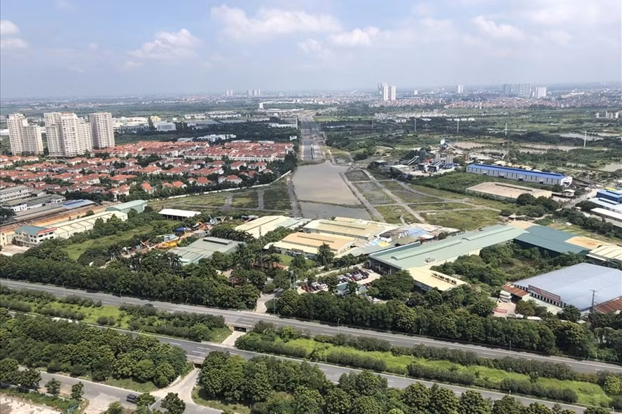 Đường vành đai 3.5 nối từ QL32 đến Đại lộ Thăng Long dài 7km với 6 làn xe đang trong giai đoạn cuối. Ảnh: Cao Nguyên