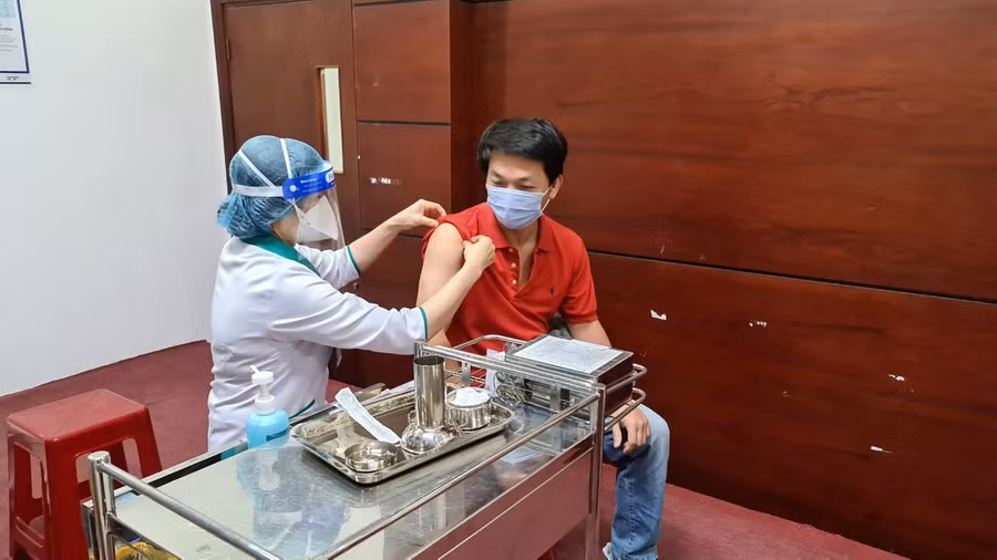Tổng đài 1022 sẽ giải đáp, tư vấn cho người dân về tình trạng sức khỏe, việc tiêm chủng Covid-19... Ảnh: Lâm Viên