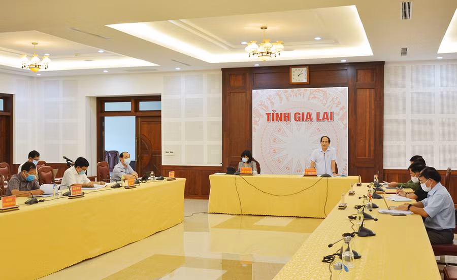  Quang cảnh cuộc họp trực tuyến tại điểm cầu UBND tỉnh Gia Lai. Ảnh: Như Nguyện