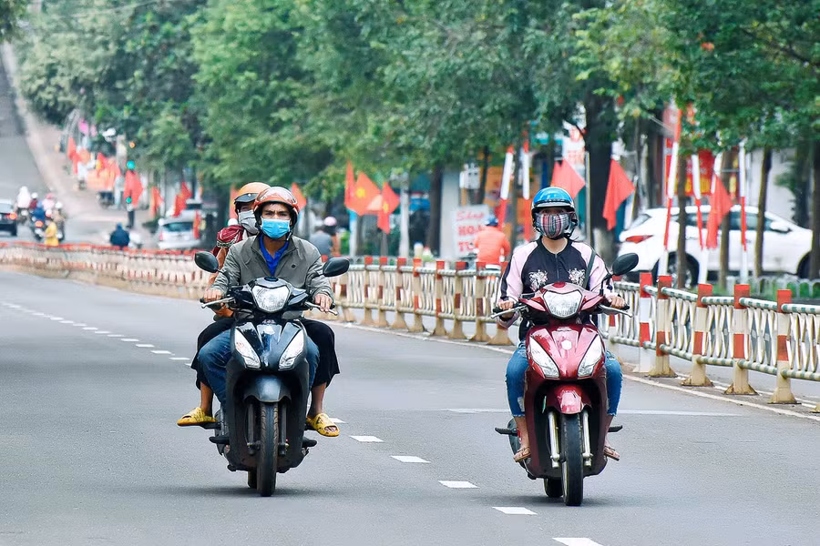 Tuyến đường Hùng Vương thưa thớt người qua lại.