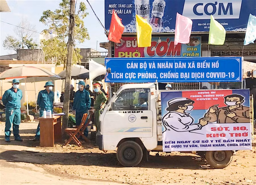 Thành phố Pleiku dùng xe loa lưu động tuyên truyền phòng-chống dịch Covid-19. Ảnh: Mộc Trà