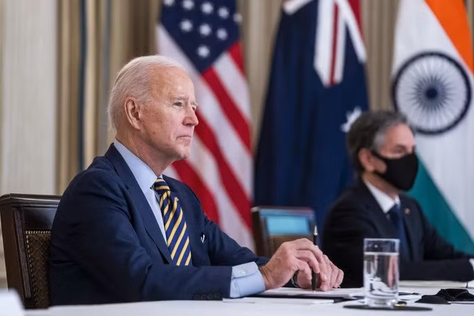  Tổng thống Mỹ Joe Biden và Ngoại trưởng Antony Blinken (phải) tại cuộc gặp trực tuyến đầu tiên của 