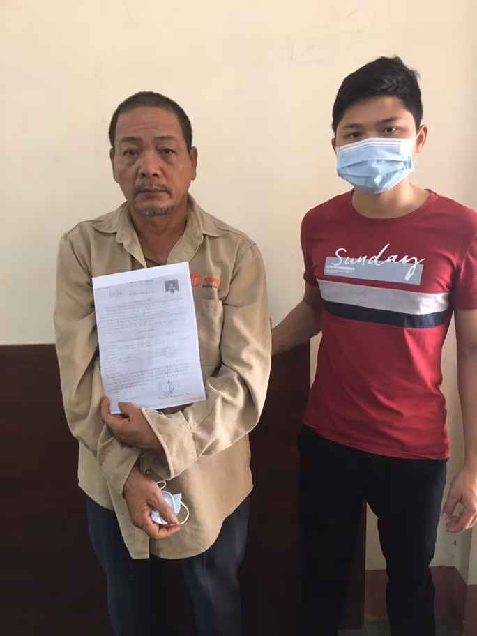 Trần Trung Hiếu bị Công an Bù Đăng, tỉnh Bình Phước bắt giữ chiều 17-9 sau nhiều năm trốn lệnh truy nã