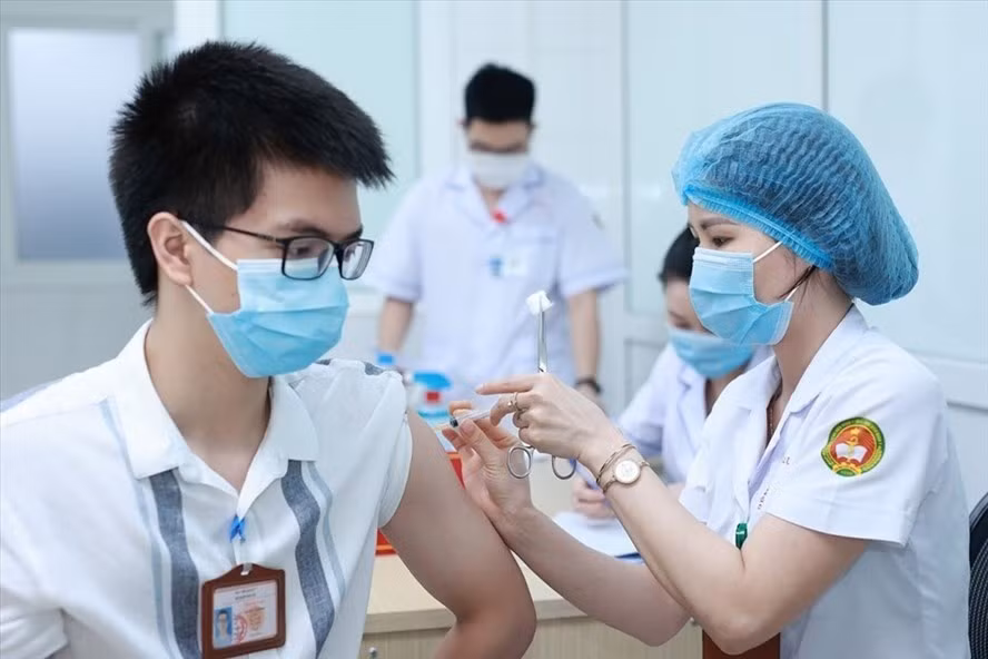 Tính đến ngày 3.9, Việt Nam đã tiêm 21.046.279 liều, trong đó tiêm 1 mũi là 17.998.754 liều, tiêm mũi 2 là 3.047.525 liều. Ảnh: Hải Nguyễn