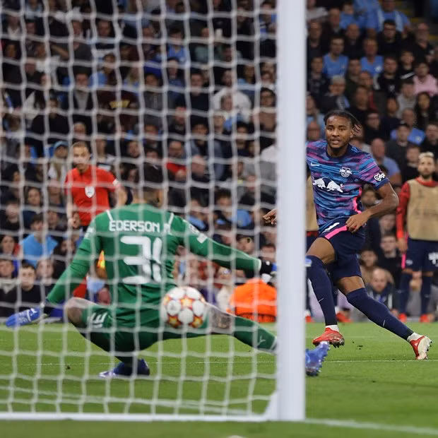 Christopher Nkunku lập hat-trick vào lưới Manchester City dù cho RB Leipzig nhận thất bại. Ảnh: UEFA