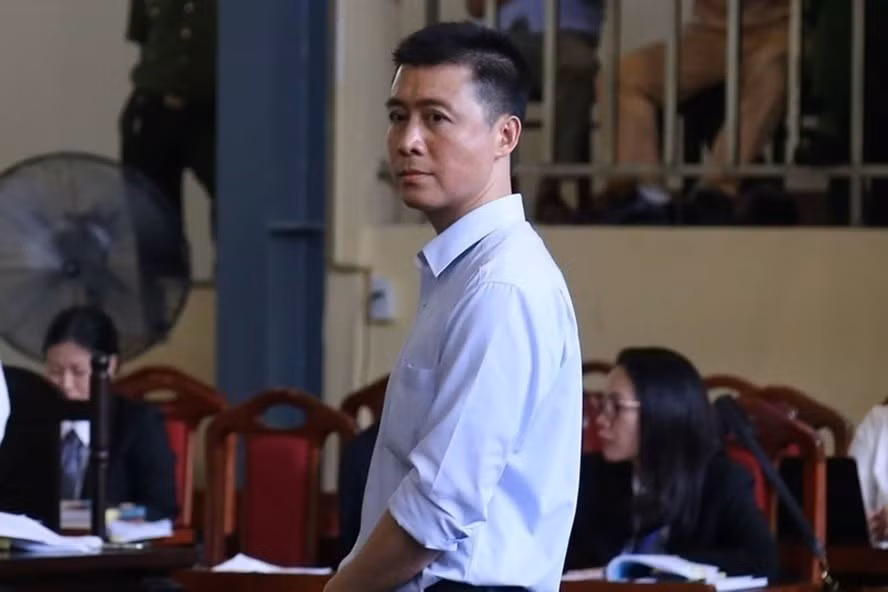 Ông Phan Sào Nam tại phiên toà trong vụ án đánh bạc, tổ chức đánh bạc. Ảnh: LĐO Ông Phan Sào Nam tại phiên toà trong vụ án đánh bạc, tổ chức đánh bạc. Ảnh: LĐO