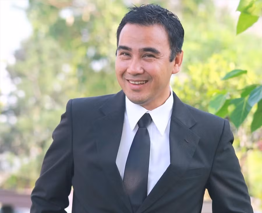 MC Quyền Linh thay người dân bày tỏ nguyện vọng gửi đến cơ quan chức năng. Ảnh: NVCC