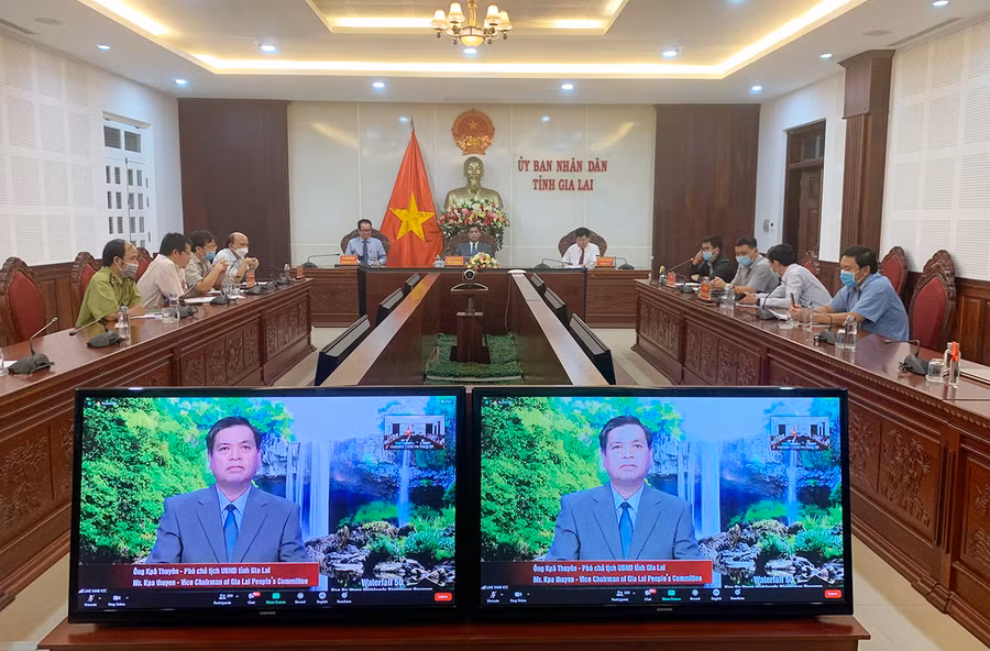 Phó Chủ tịch UBND tỉnh Kpă Thuyên phát biểu tại cuộc họp bỏ phiếu thông qua hồ sơ Khu dự trữ sinh quyển Cao nguyên Kon Hà Nừng. Ảnh: Phương Linh