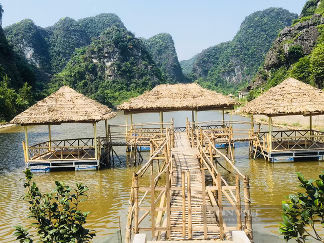 Cách khu, điểm tham quan du lịch vắng khách do ảnh hưởng bởi dịch Covid-19. Ảnh: Vũ Thượng