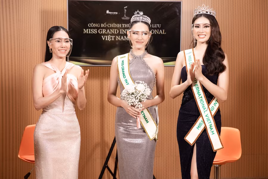  Buổi lễ công bố và trao sash danh vị cho Thùy Tiên. Ảnh: Sen Vàng