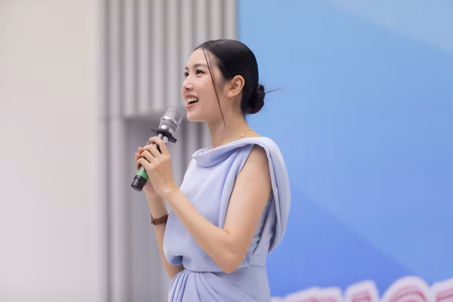 Thúy Vân mong các bạn trẻ hãy kiểm soát hành vi của mình trên mạng xã hội. Ảnh: FBNV