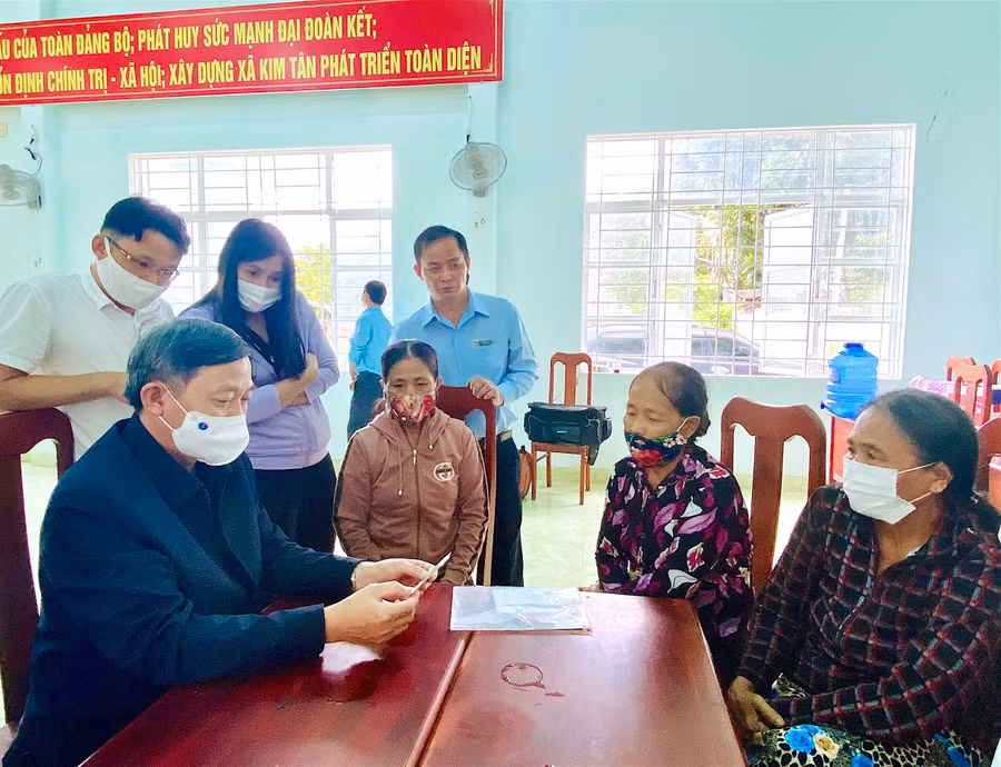 Đoàn khảo sát thực tế ở xã Kim Tân (huyện Ia Pa). Ảnh: Mộc Trà.