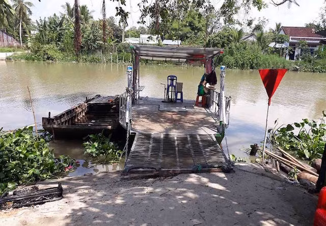 Bến đò, gần khu vực phát hiện thi thể nạn nhân.