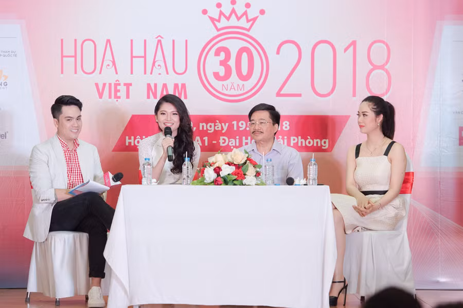 Cuộc thi Hoa hậu Việt Nam 2018 sẽ diễn ra từ tháng 6 và chung kết tổ chức ngày 16/9 tại TP.HCM. Tân hoa hậu sẽ có quyền đại diện Việt Nam tham gia cuộc thi Hoa hậu Thế giới 2018 tổ chức tại Trung Quốc. Cuộc thi Hoa hậu Việt Nam 2018 sẽ diễn ra từ tháng 6 và chung kết tổ chức ngày 16/9 tại TP.HCM. Tân hoa hậu sẽ có quyền đại diện Việt Nam tham gia cuộc thi Hoa hậu Thế giới 2018 tổ chức tại Trung Quốc.