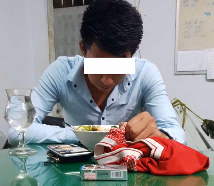  Anh T. đã được lực lượng Công an cứu sống ngay trong đêm khuya. Ảnh do Công an cung cấp.