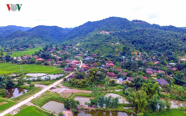Di tích Mường Pồn, xã Mường Pồn, huyện Điện Biên. Nơi đây trong các ngày từ 10 – 13/12/1953 đã diễn ra nhiều trận đánh ác liệt buộc Pháp chia làm 2 toán xuyên rừng tìm về Điện Biên và chạy sang Lào.