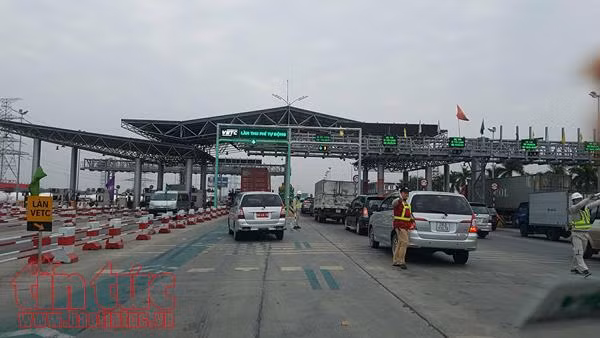 Làn thu phí không dừng tại Trạm BOT Hà Nội - Bắc Giang.