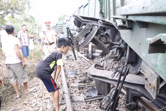 Hiện trường vụ tàu hỏa đụng nhau.
