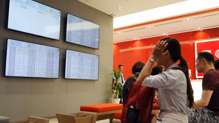 Nhiều lãnh đạo doanh nghiệp thường mua vào cổ phiếu nhằm trấn an nhà đầu tư-Ảnh: Đ.Ngọc Thạch