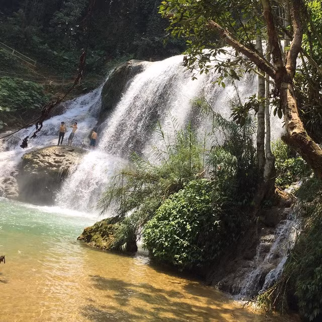 Cảnh đẹp tại thác Mu Hòa Bình
