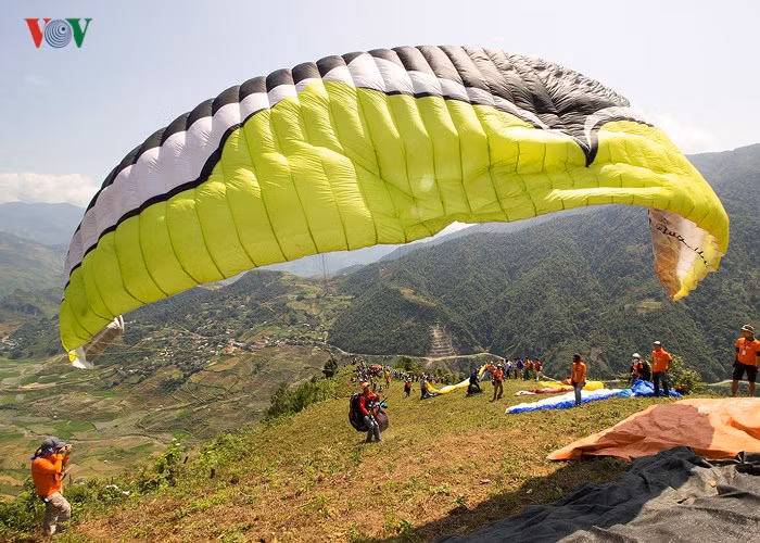 Bay trên mùa nước đổ 2018 sẽ diễn ra tại đèo Khau Phạ, xã Cao Phạ, huyện Mù Căng Chải, tỉnh Yên Bái cách Hà Nội 250km (khoảng 5h đi xe ô tô). Độ cao cất cánh 1270m ASL (480m AGL), khoảng cách đến bãi hạ cánh 2,3km đường chim bay, 11km đường ôtô (QL 32).