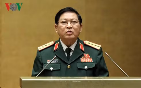 Bộ trưởng Bộ Quốc phòng Ngô Xuân Lịch báo cáo giải trình một số vấn đề đại biểu quan tâm về dự án Luật Quốc phòng (sửa đổi). Bộ trưởng Bộ Quốc phòng Ngô Xuân Lịch báo cáo giải trình một số vấn đề đại biểu quan tâm về dự án Luật Quốc phòng (sửa đổi).