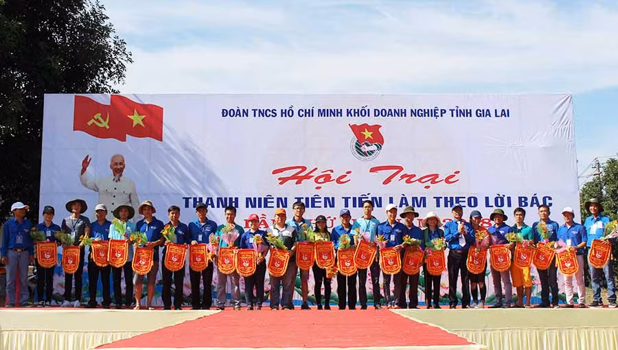 Tham gia Hội trại gồm có 21 tiểu trại. Ảnh: Phan Lài