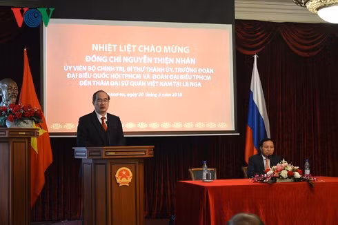Ông Nguyễn Thiện Nhân phát biểu tại buổi gặp mặt.