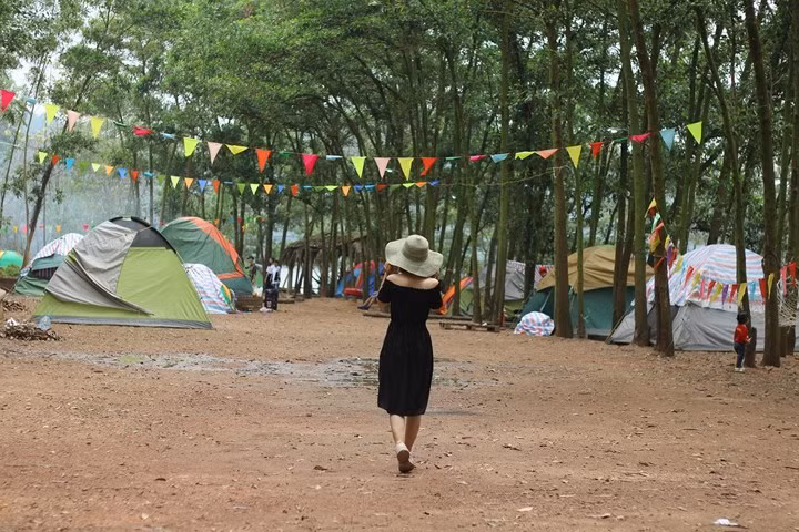 Khu cắm trại với các lều trại màu sắc sặc sỡ, là nơi lí tưởng để bạn lưu lại những bức hình selfie thật đẹp.