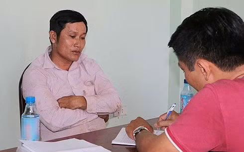 Đối tượng Nguyễn Anh Tú (SN 1977, ngụ xã Tân Lợi, huyện Đồng Phú, tỉnh Bình Phước) bị tạm giữ hình sự để điều tra làm rõ hành vi sát hại vợ, con. (Ảnh: Vietnamnet)