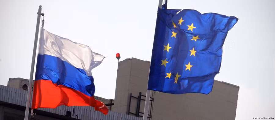 EU công bố áp dụng mức trần giá dầu thô của Nga. Ảnh: DW