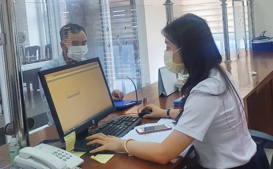 Cục Thuế tỉnh Gia Lai tích cực triển khai các giải pháp giúp người nộp thuế sớm tiếp cận, sử dụng hóa đơn điện tử. Ảnh: Sơn Ca Cục Thuế tỉnh Gia Lai tích cực triển khai đồng bộ các giải pháp để giúp người nộp thuế sớm tiếp cận, sử dụng hóa đơn điện tử. Ảnh: Sơn Ca