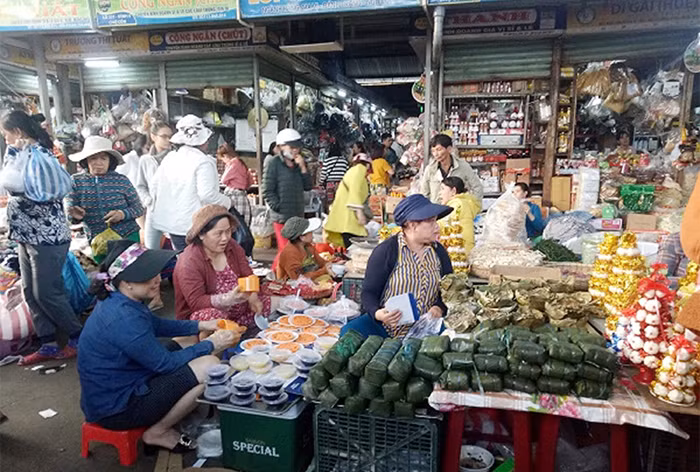 Bánh truyền thống được bán tại các chợ Đà Nẵng.