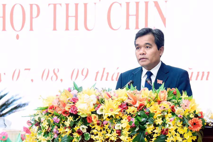 Bí thư Tỉnh ủy, Chủ tịch HĐND tỉnh Hồ Văn Niên phát biểu khai mạc kỳ họp. Ảnh: Đức Thụy