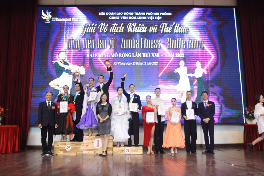 Cặp VĐV Trần Nam Dũng-Lê Phương Thảo đã giành 2 huy chương vàng tại giải đấu năm nay. Ảnh: Linh Chi
