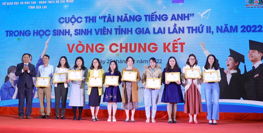 Các tập thể đạt giải tại cuộc thi. Ảnh: Mộc Trà