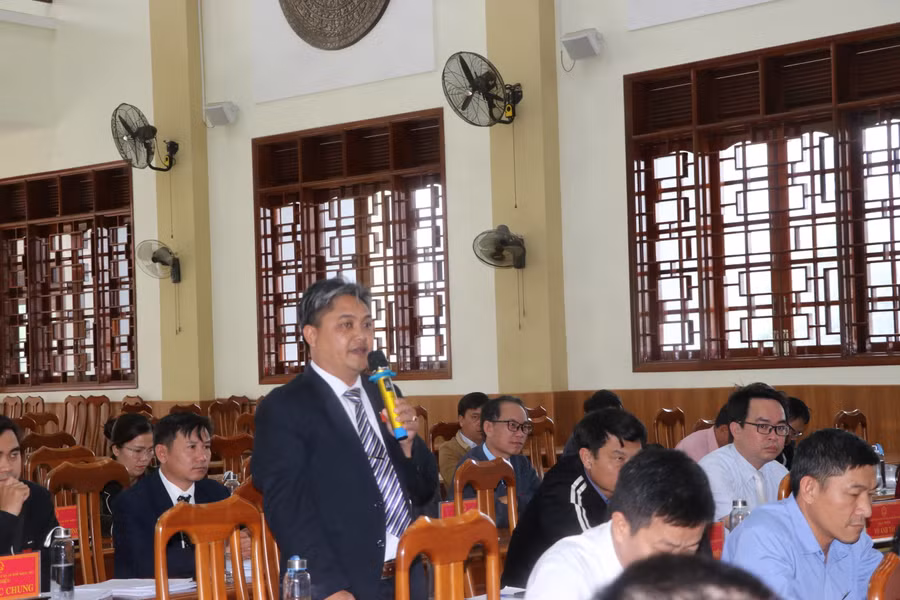 Các đại biểu tham gia ý kiến, chất vấn tại kỳ họp. Ảnh: Ngọc Minh