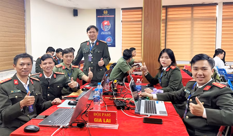 Công tác chuẩn bị trước khi thi. Ảnh: Phước Khang