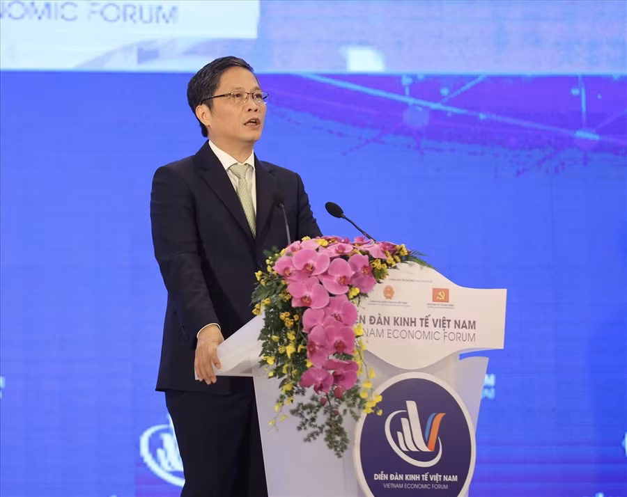 Ủy viên Bộ Chính trị, Trưởng Ban Kinh tế Trung ương Trần Tuấn Anh chỉ ra những thách thức với nền kinh tế. Ảnh: Thành Trung